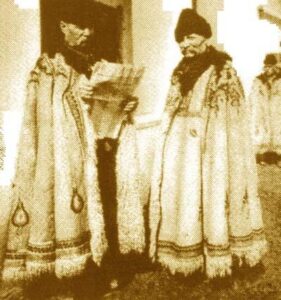 Fig. 29: Men from Bogyiszló wearing a Suba.